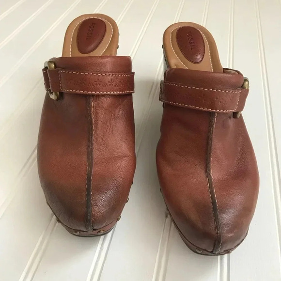 Fossil Leather Clogs  - Picture 3 of 8